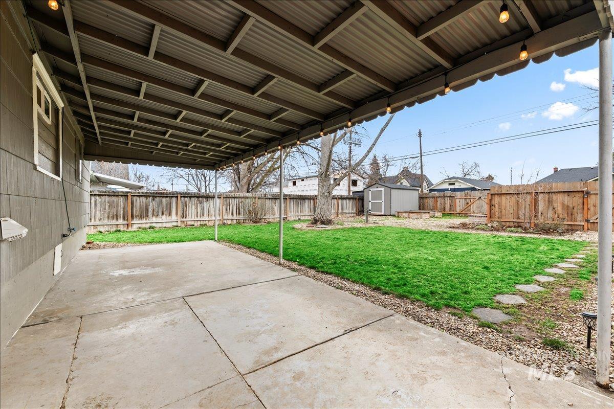 512 9th Ave S, Nampa, Idaho 83651, 5 Bedrooms, 2 Bathrooms, Residential For Sale, Price $375,000,MLS 98976132