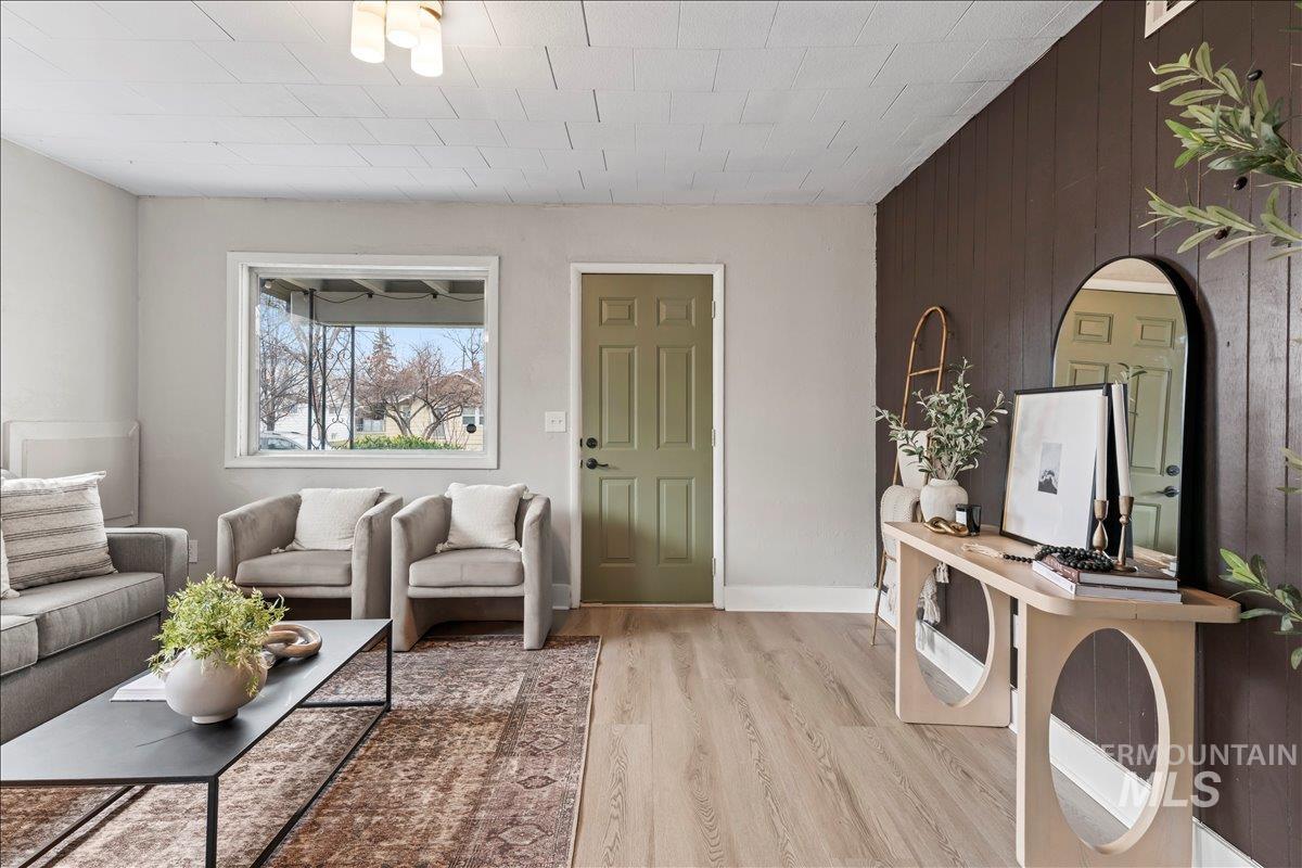 512 9th Ave S, Nampa, Idaho 83651, 5 Bedrooms, 2 Bathrooms, Residential For Sale, Price $375,000,MLS 98976132