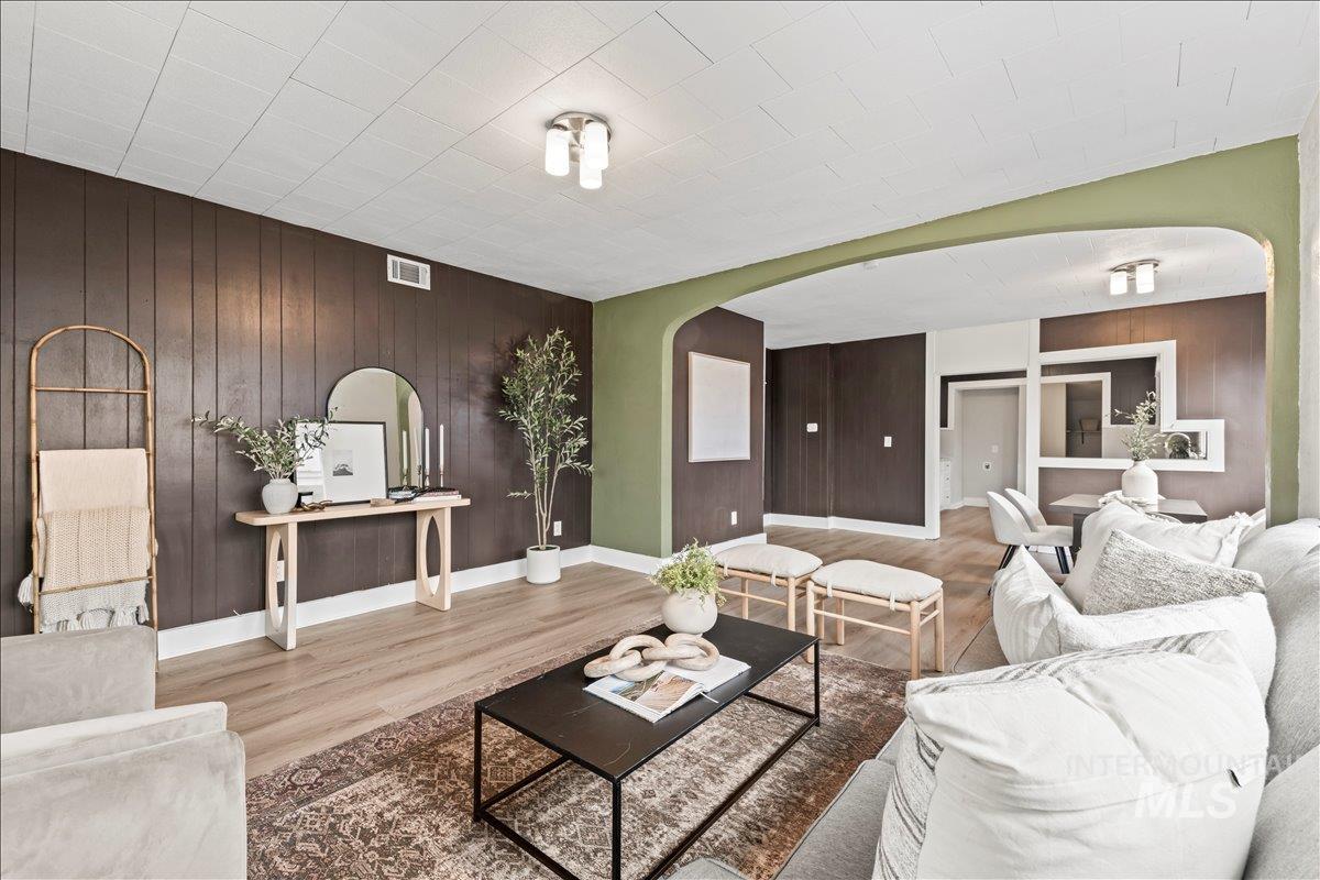 512 9th Ave S, Nampa, Idaho 83651, 5 Bedrooms, 2 Bathrooms, Residential For Sale, Price $375,000,MLS 98976132