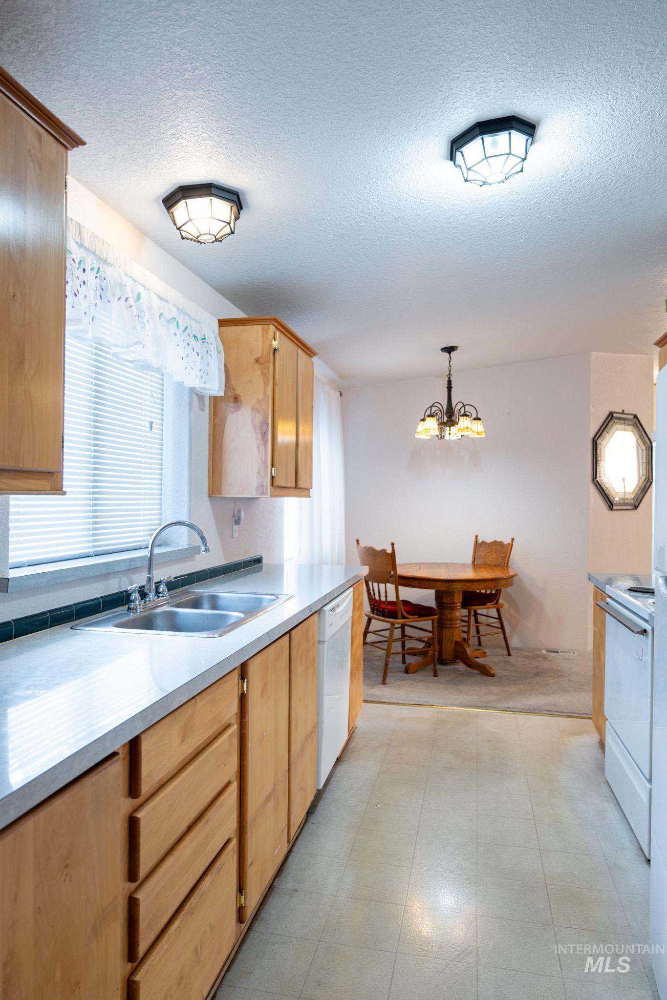 347 NW 7th Ave, Ontario, Oregon 97914-0000, 3 Bedrooms, 2 Bathrooms, Residential For Sale, Price $180,000, 98976135