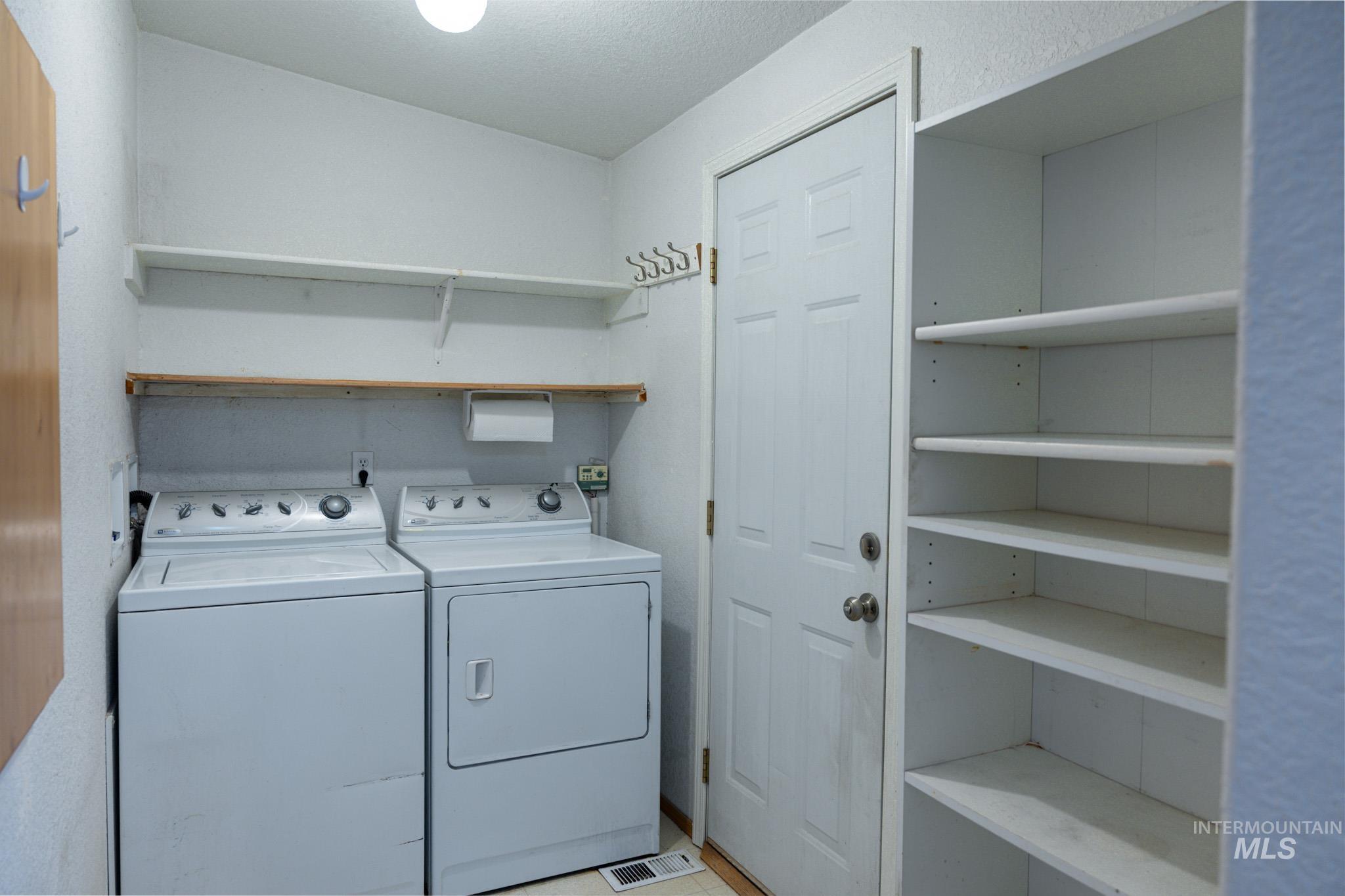 347 NW 7th Ave, Ontario, Oregon 97914-0000, 3 Bedrooms, 2 Bathrooms, Residential For Sale, Price $180,000, 98976135