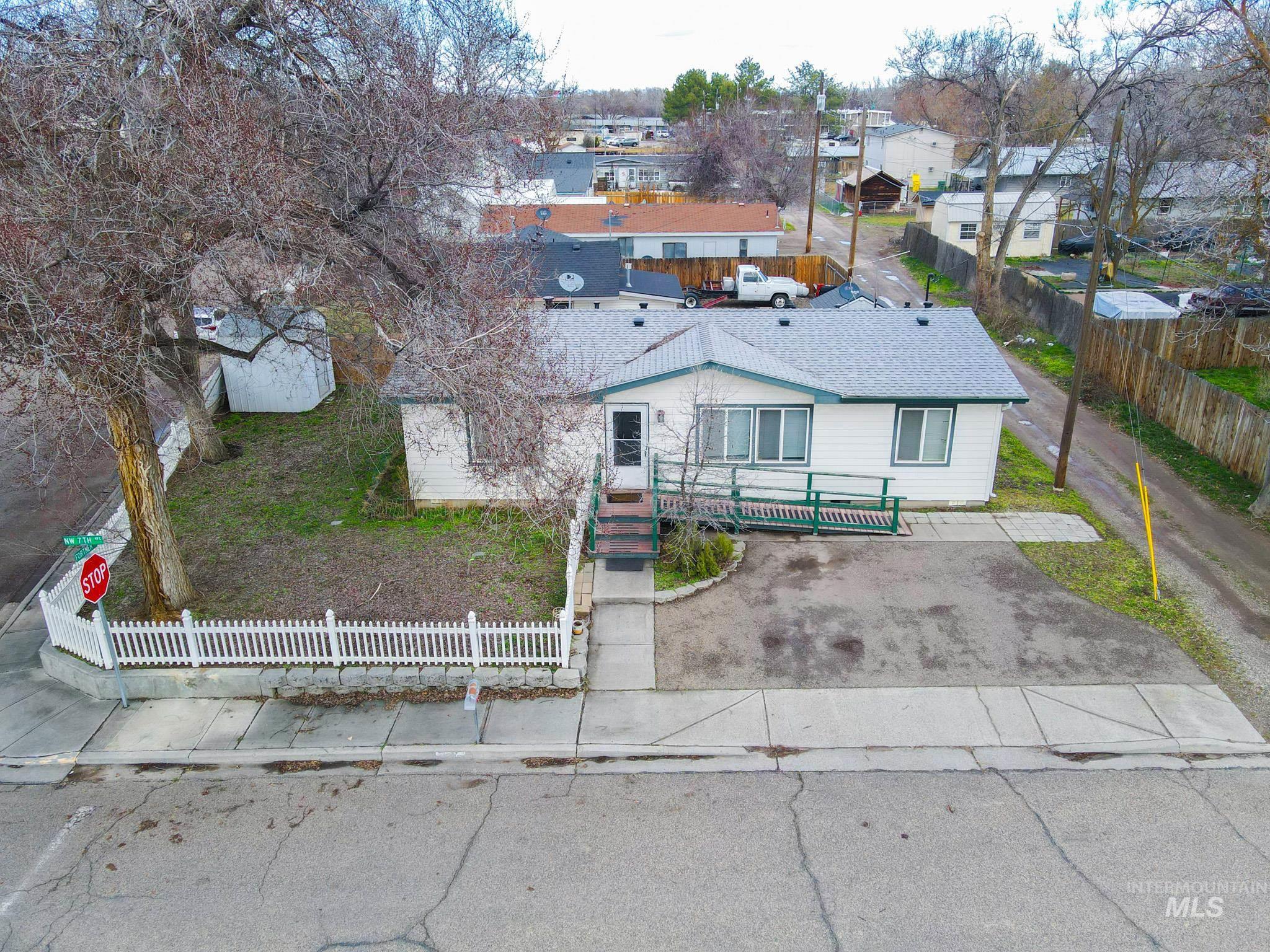 347 NW 7th Ave, Ontario, Oregon 97914-0000, 3 Bedrooms, 2 Bathrooms, Residential For Sale, Price $180,000, 98976135