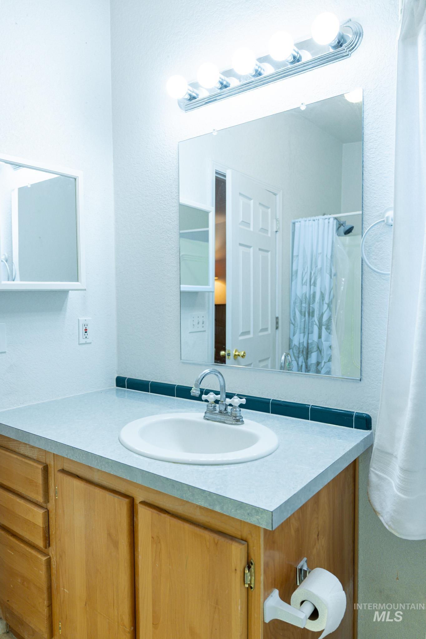 347 NW 7th Ave, Ontario, Oregon 97914-0000, 3 Bedrooms, 2 Bathrooms, Residential For Sale, Price $180,000, 98976135