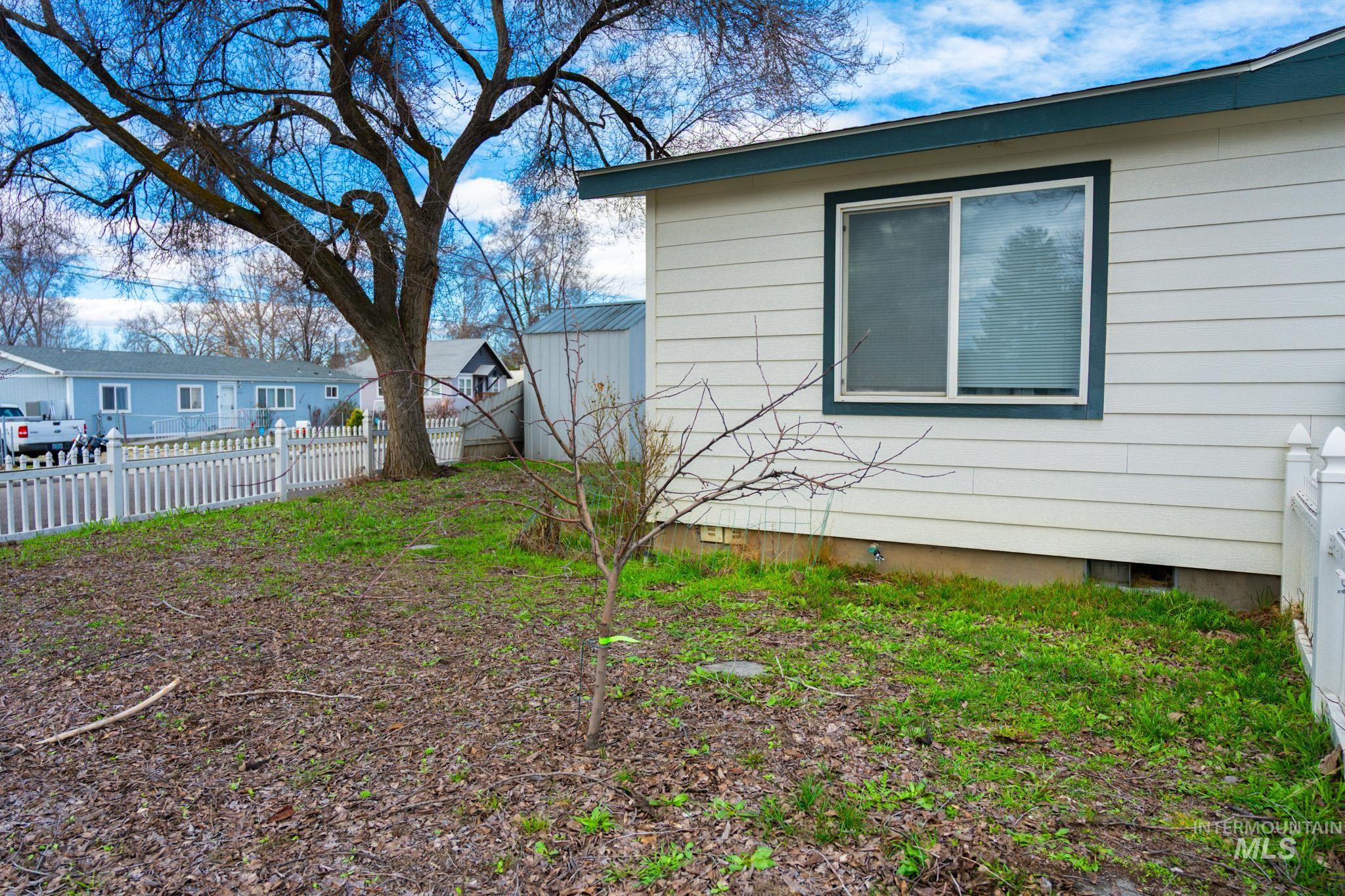 347 NW 7th Ave, Ontario, Oregon 97914-0000, 3 Bedrooms, 2 Bathrooms, Residential For Sale, Price $180,000, 98976135