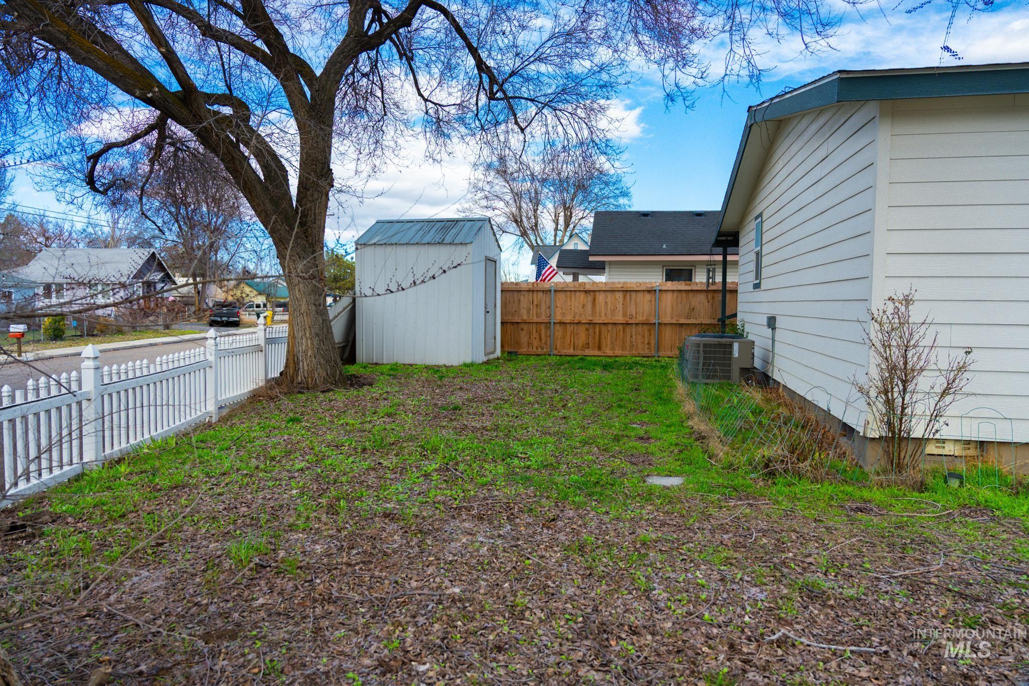 347 NW 7th Ave, Ontario, Oregon 97914-0000, 3 Bedrooms, 2 Bathrooms, Residential For Sale, Price $180,000, 98976135