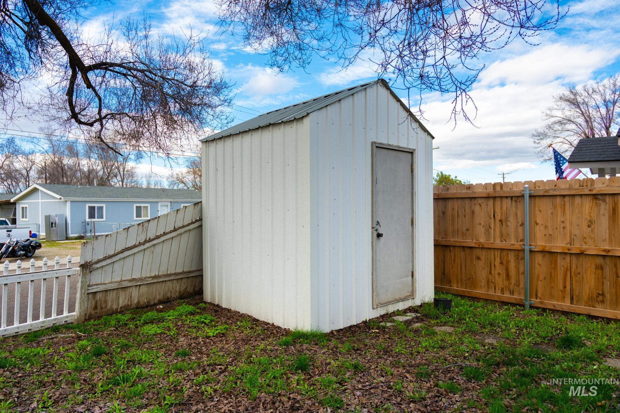 347 NW 7th Ave, Ontario, Oregon 97914-0000, 3 Bedrooms, 2 Bathrooms, Residential For Sale, Price $180,000, 98976135