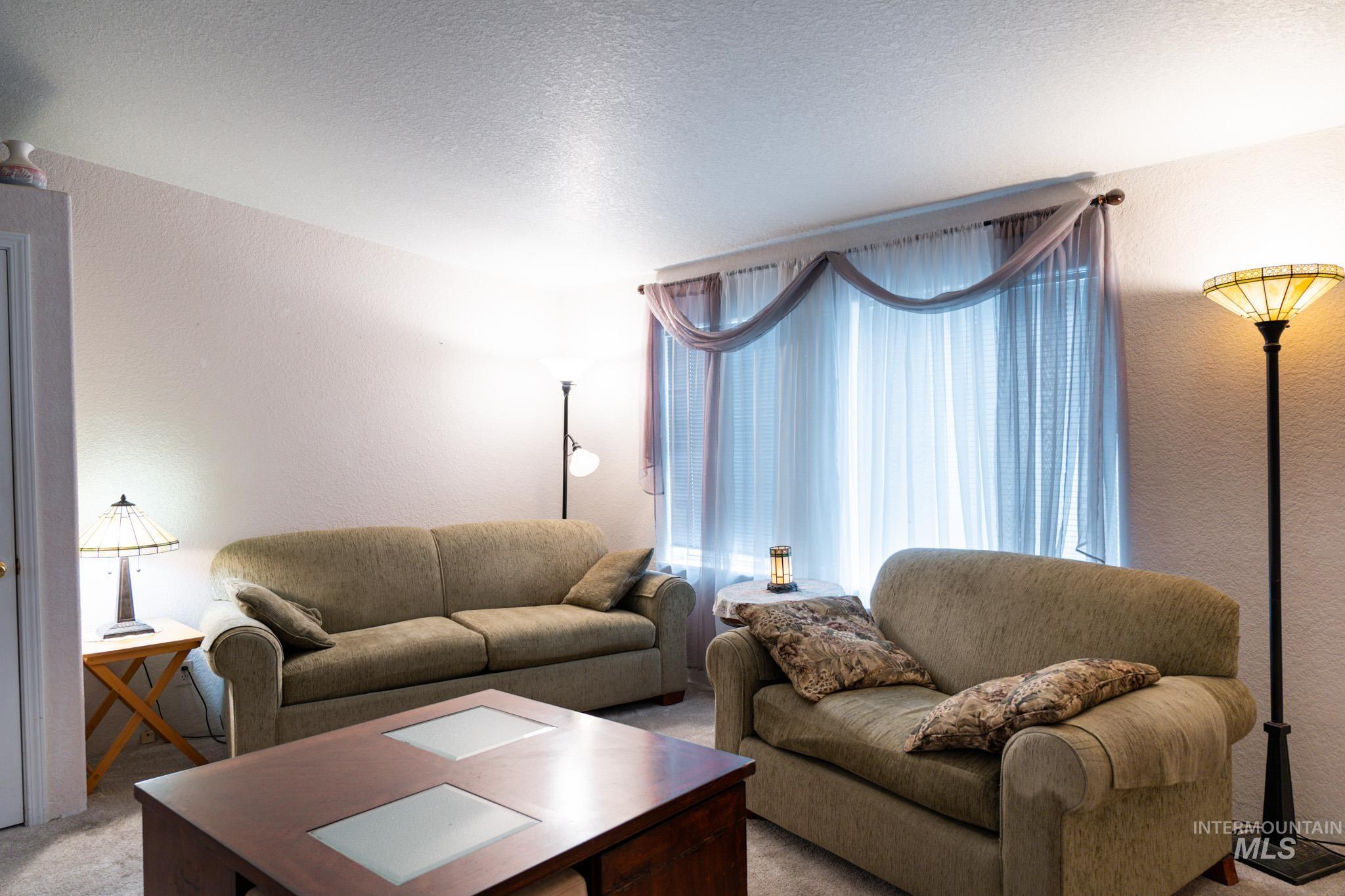 347 NW 7th Ave, Ontario, Oregon 97914-0000, 3 Bedrooms, 2 Bathrooms, Residential For Sale, Price $180,000, 98976135