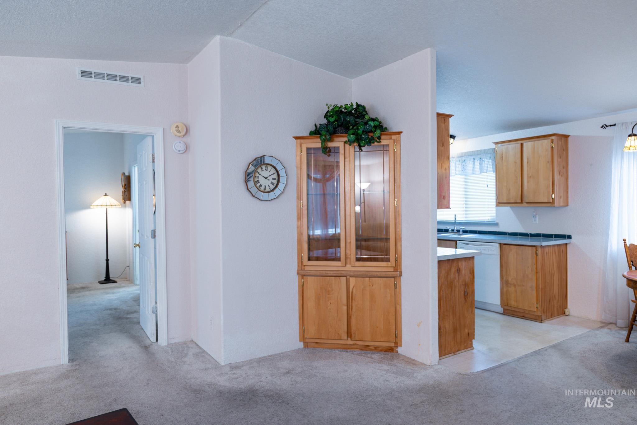 347 NW 7th Ave, Ontario, Oregon 97914-0000, 3 Bedrooms, 2 Bathrooms, Residential For Sale, Price $180,000, 98976135