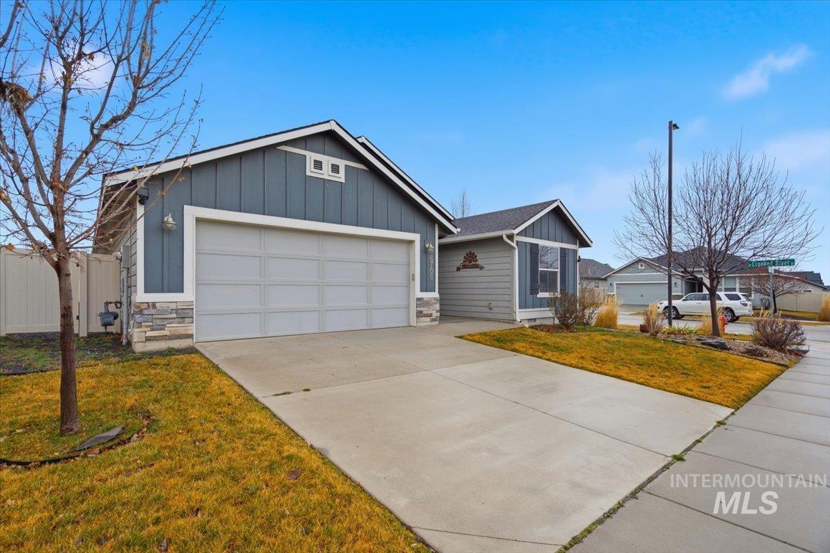 6706 S Birch Creek Ave, Meridian, Idaho 83642, 3 Bedrooms, 2 Bathrooms, Residential For Sale, Price $385,000,MLS 98976139