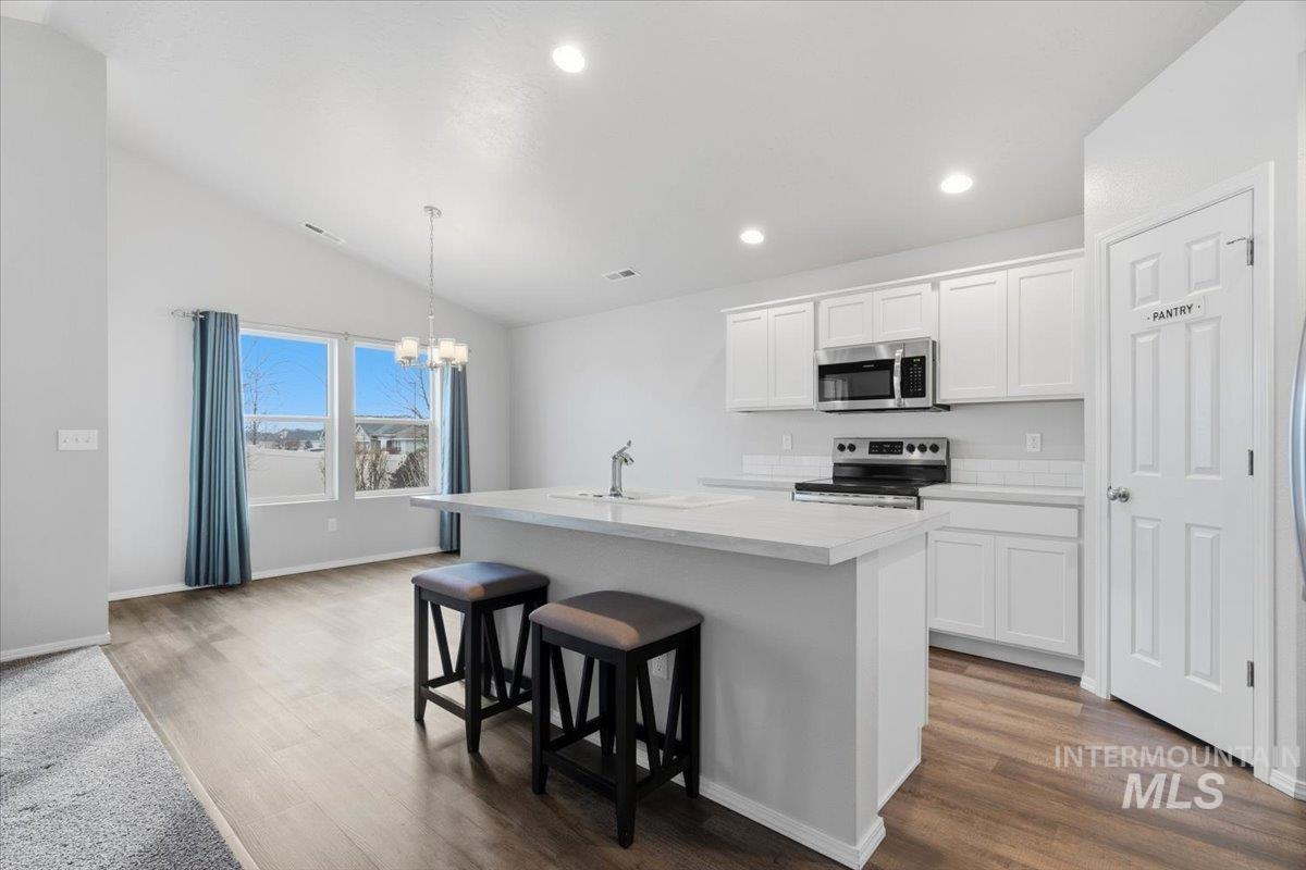 6706 S Birch Creek Ave, Meridian, Idaho 83642, 3 Bedrooms, 2 Bathrooms, Residential For Sale, Price $385,000,MLS 98976139