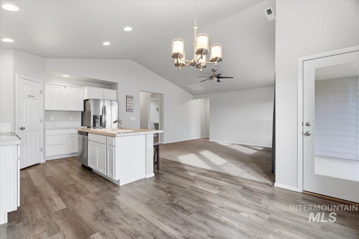 6706 S Birch Creek Ave, Meridian, Idaho 83642, 3 Bedrooms, 2 Bathrooms, Residential For Sale, Price $385,000,MLS 98976139