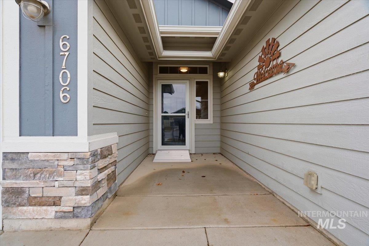 6706 S Birch Creek Ave, Meridian, Idaho 83642, 3 Bedrooms, 2 Bathrooms, Residential For Sale, Price $385,000,MLS 98976139