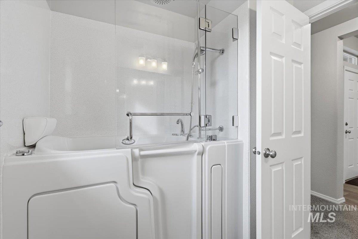 6706 S Birch Creek Ave, Meridian, Idaho 83642, 3 Bedrooms, 2 Bathrooms, Residential For Sale, Price $385,000,MLS 98976139