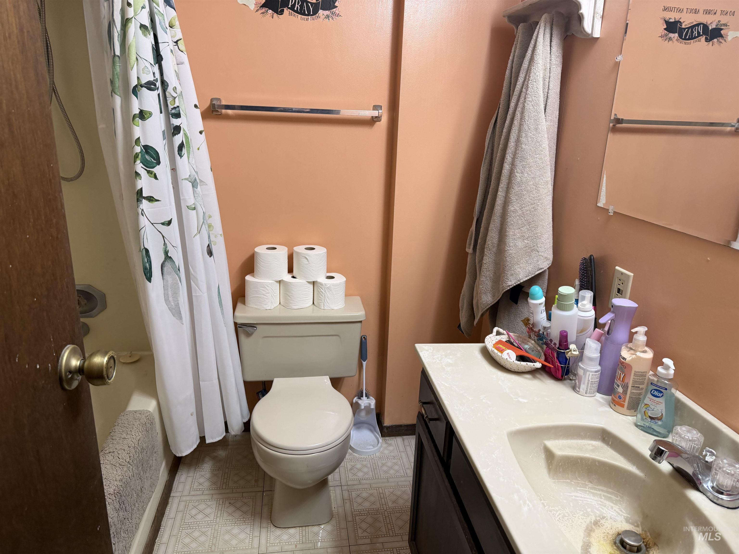 871 N Eisenhower St., Moscow, Idaho 83843, 4 Bedrooms, 2 Bathrooms, Residential For Sale, Price $410,000,MLS 98976148