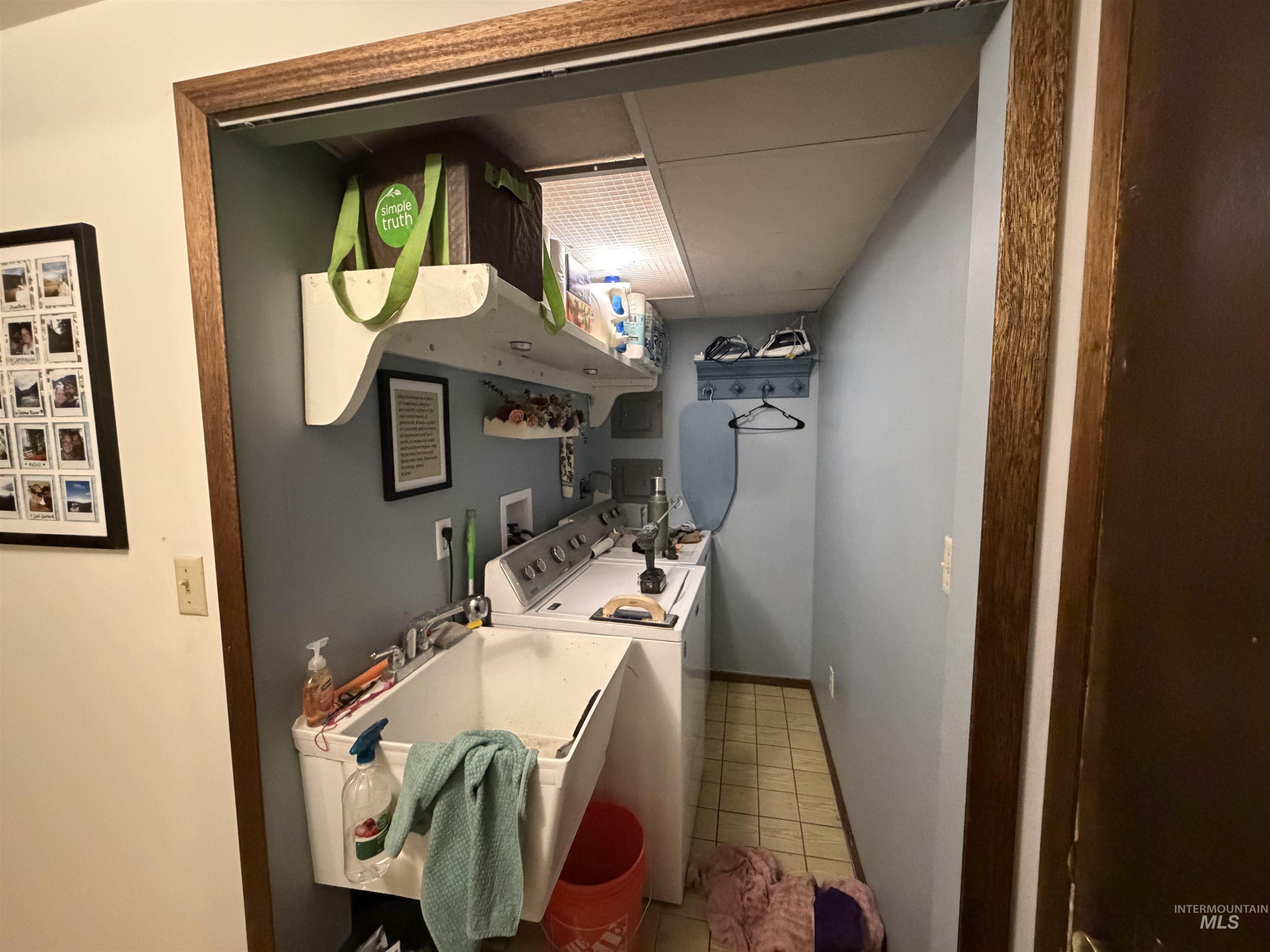 871 N Eisenhower St., Moscow, Idaho 83843, 4 Bedrooms, 2 Bathrooms, Residential For Sale, Price $410,000,MLS 98976148