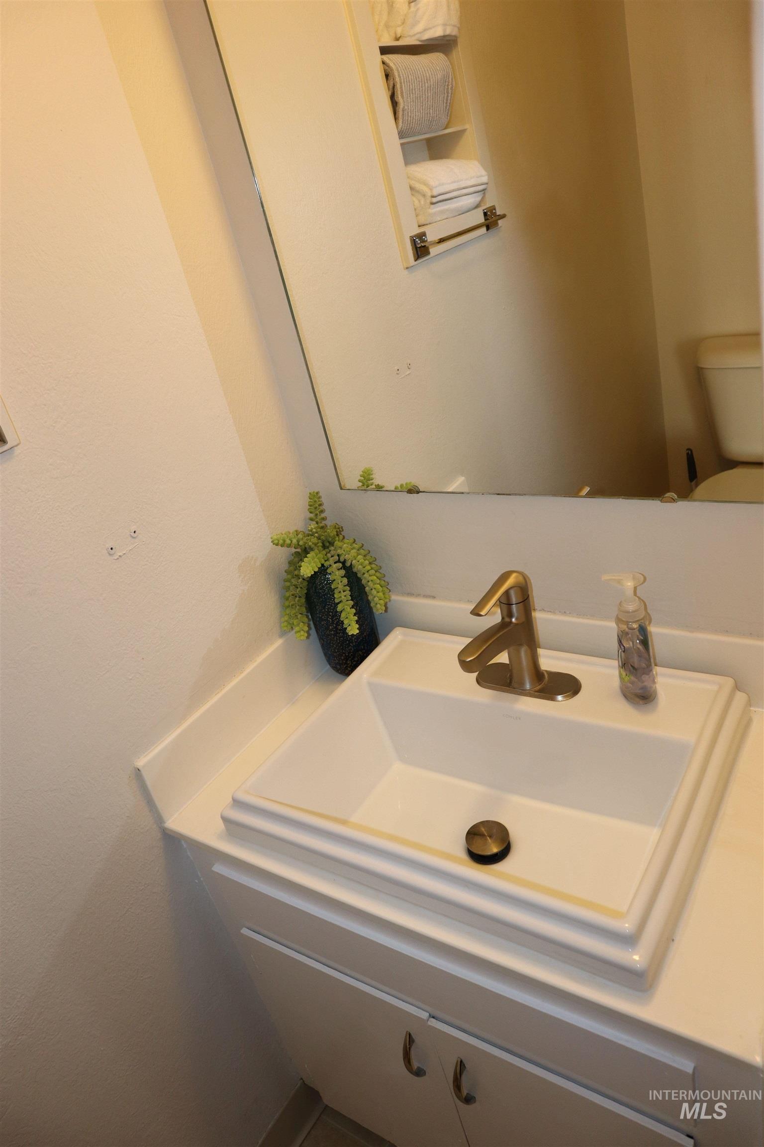 2627 Eldorado St, Boise, Idaho 83704, 3 Bedrooms, 1.5 Bathrooms, Residential For Sale, Price $380,000,MLS 98976157