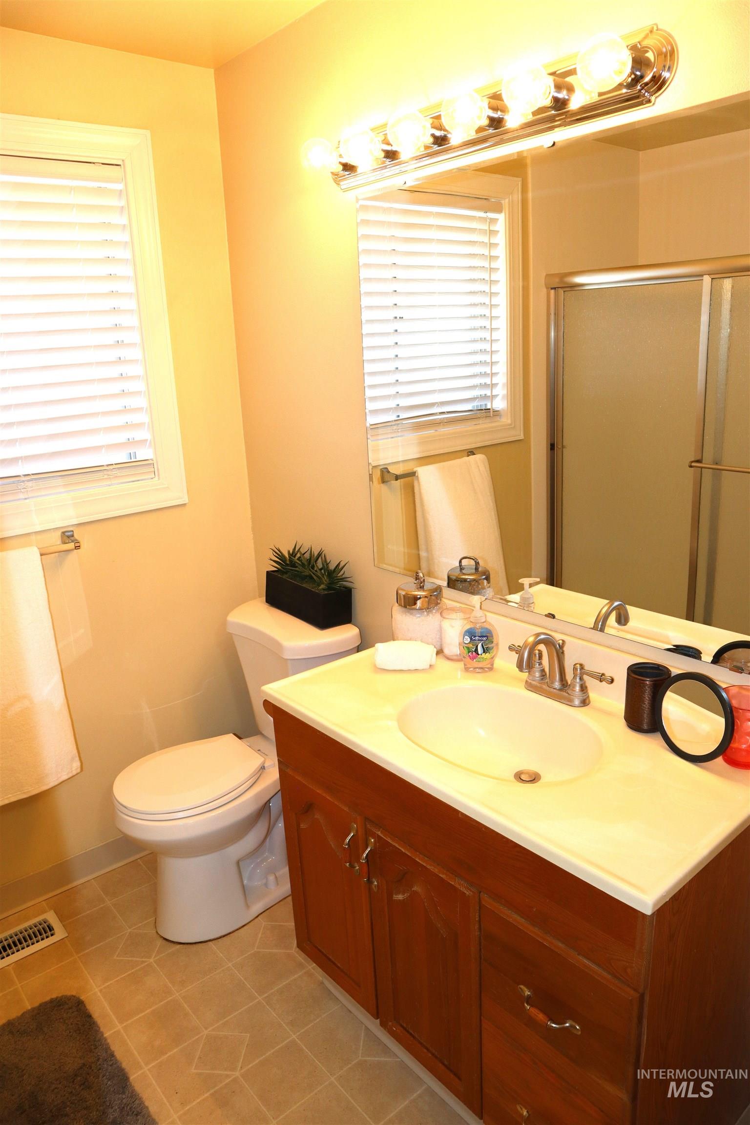 2627 Eldorado St, Boise, Idaho 83704, 3 Bedrooms, 1.5 Bathrooms, Residential For Sale, Price $380,000,MLS 98976157