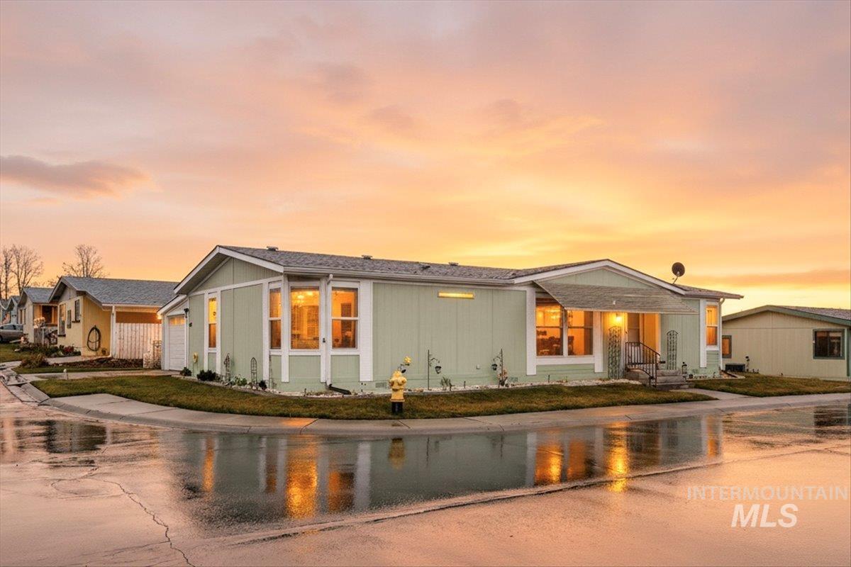 1907 W Flamingo Ave, Nampa, Idaho 83651, 3 Bedrooms, 2 Bathrooms, Residential For Sale, Price $189,000, 98976184