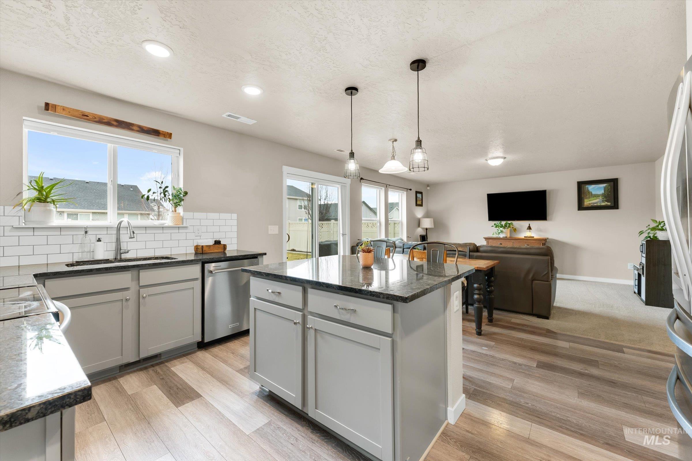 17836 Sunset Ridge Ave, Nampa, Idaho 83687, 3 Bedrooms, 2.5 Bathrooms, Residential For Sale, Price $440,000,MLS 98976185