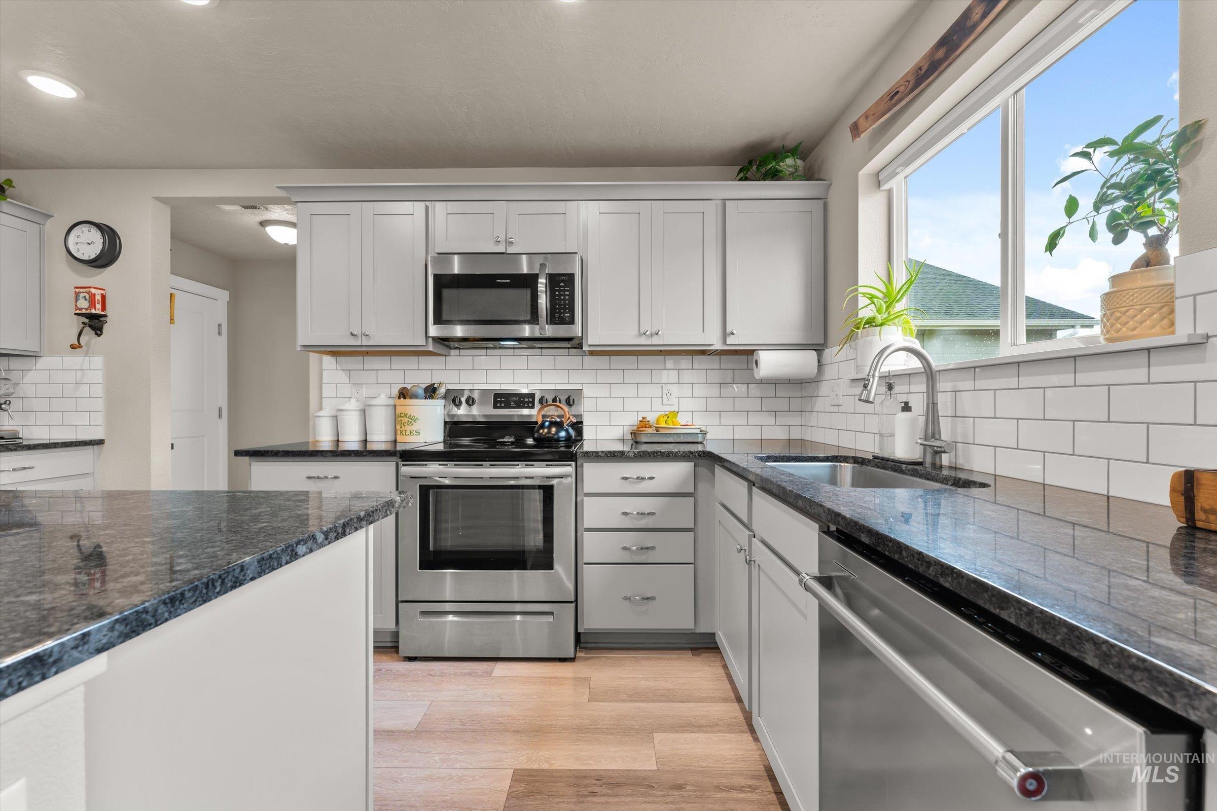 17836 Sunset Ridge Ave, Nampa, Idaho 83687, 3 Bedrooms, 2.5 Bathrooms, Residential For Sale, Price $440,000,MLS 98976185