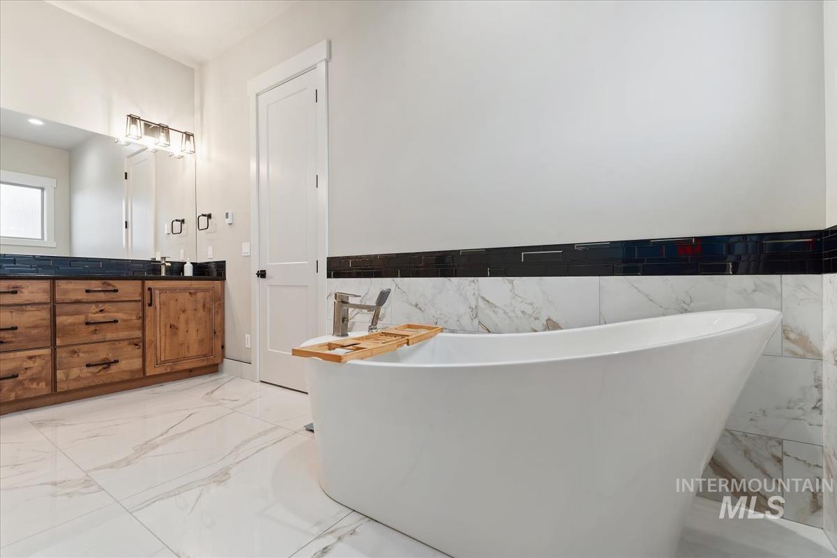 22334 Sirocco Ct, Caldwell, Idaho 83607, 4 Bedrooms, 3.5 Bathrooms, Residential For Sale, Price $1,049,900,MLS 98976186