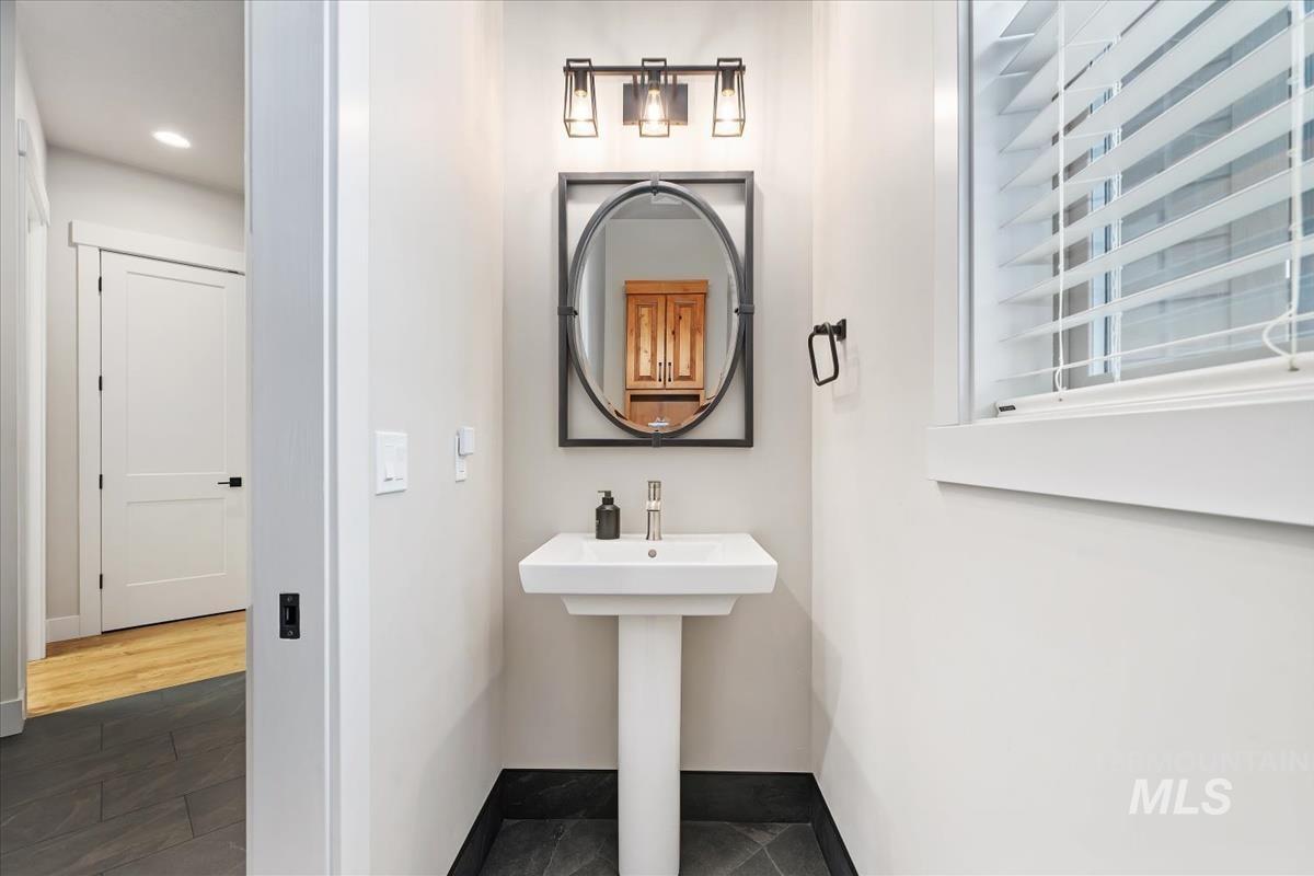 22334 Sirocco Ct, Caldwell, Idaho 83607, 4 Bedrooms, 3.5 Bathrooms, Residential For Sale, Price $1,075,000,MLS 98976186