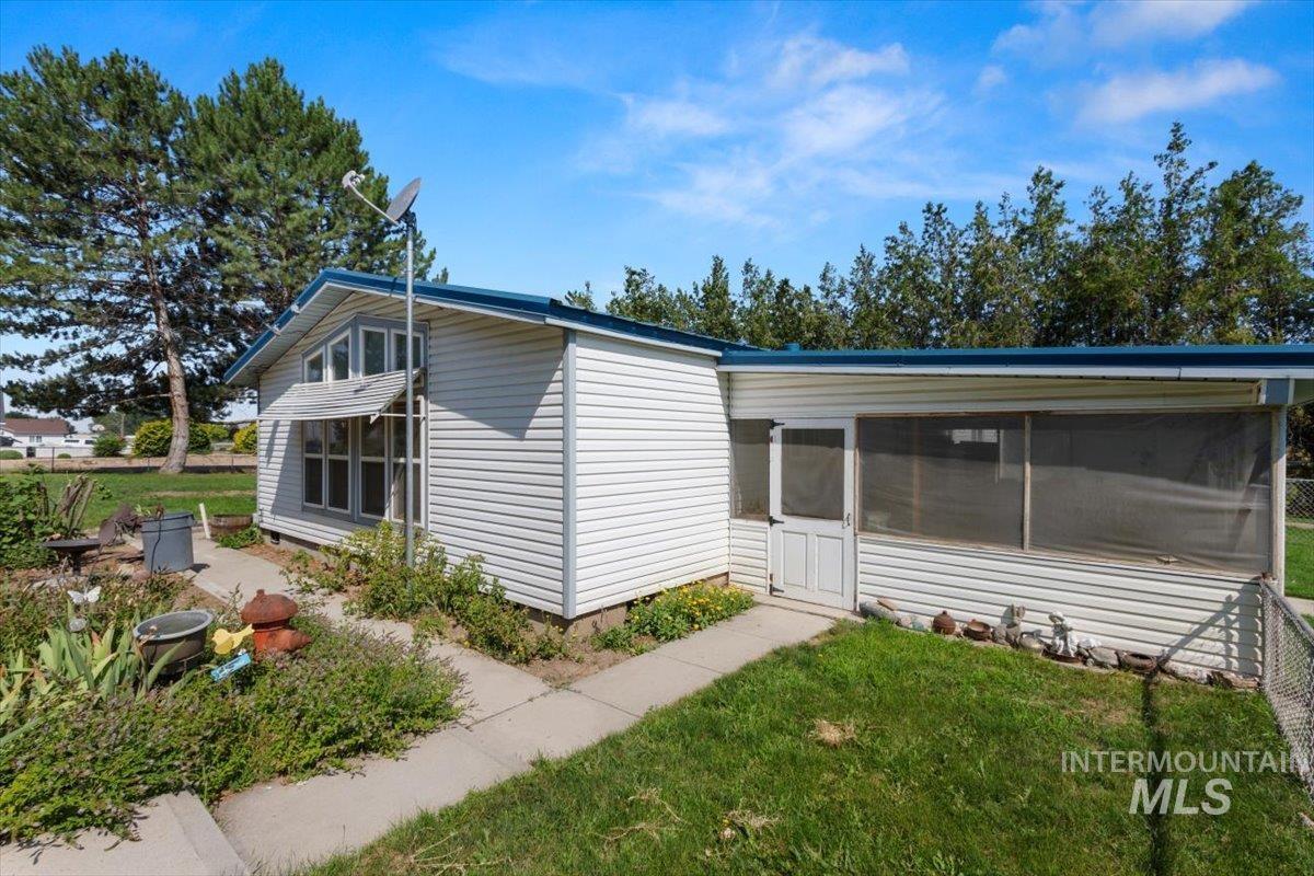 31854 Apple Valley, Parma, Idaho 83660, 3 Bedrooms, 2 Bathrooms, Residential For Sale, Price $475,000,MLS 98976187