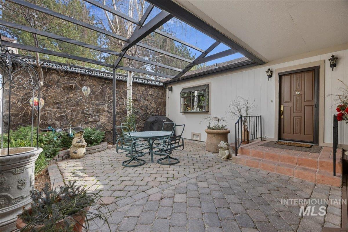 300 Morrison St, Twin Falls, Idaho 83301, 2 Bedrooms, 2 Bathrooms, Residential For Sale, Price $379,900,MLS 98976188