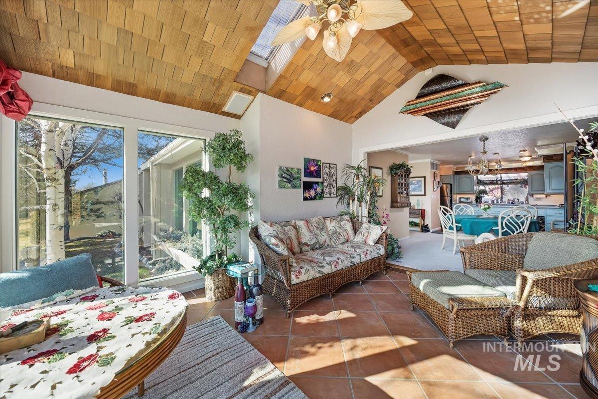 300 Morrison St, Twin Falls, Idaho 83301, 2 Bedrooms, 2 Bathrooms, Residential For Sale, Price $379,900,MLS 98976188