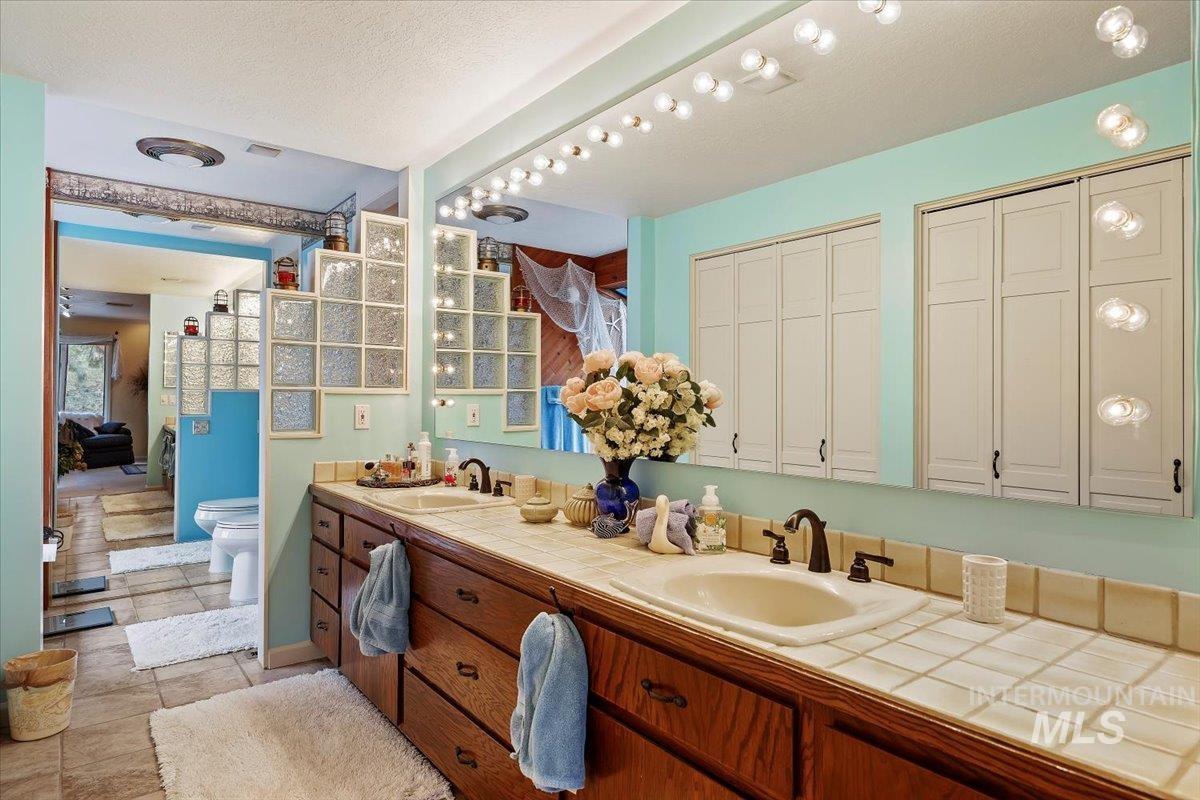 300 Morrison St, Twin Falls, Idaho 83301, 2 Bedrooms, 2 Bathrooms, Residential For Sale, Price $379,900,MLS 98976188