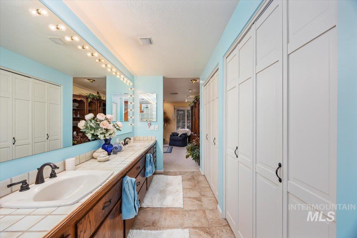 300 Morrison St, Twin Falls, Idaho 83301, 2 Bedrooms, 2 Bathrooms, Residential For Sale, Price $379,900,MLS 98976188