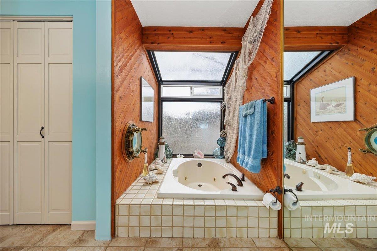 300 Morrison St, Twin Falls, Idaho 83301, 2 Bedrooms, 2 Bathrooms, Residential For Sale, Price $379,900,MLS 98976188