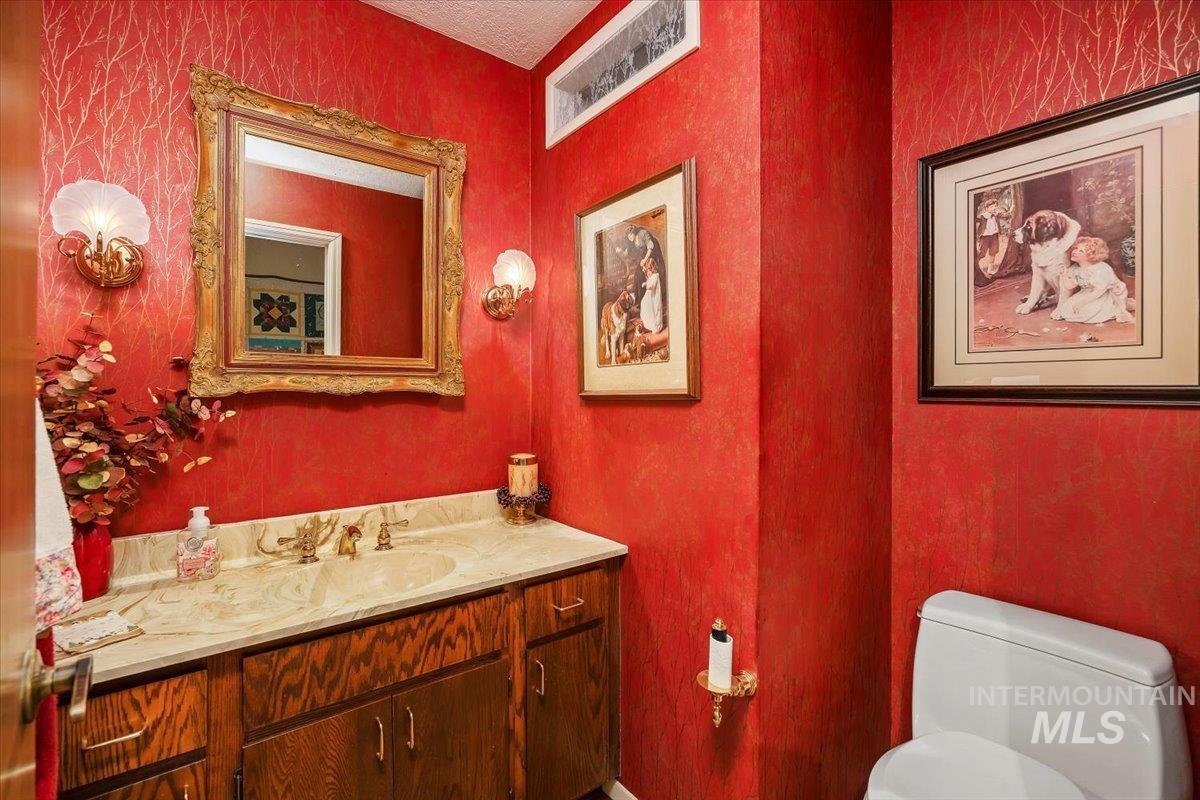 300 Morrison St, Twin Falls, Idaho 83301, 2 Bedrooms, 2 Bathrooms, Residential For Sale, Price $379,900,MLS 98976188