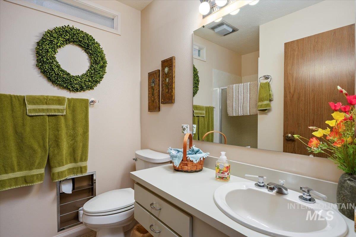 300 Morrison St, Twin Falls, Idaho 83301, 2 Bedrooms, 2 Bathrooms, Residential For Sale, Price $379,900,MLS 98976188