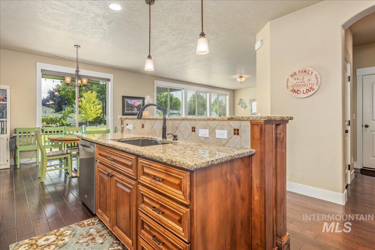 12621 S Carriage Hill Way, Nampa, Idaho 83686, 4 Bedrooms, 3.5 Bathrooms, Residential For Sale, Price $675,000, 98976190