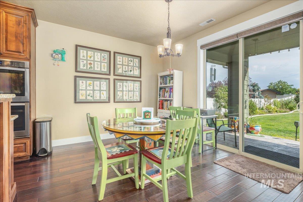 12621 S Carriage Hill Way, Nampa, Idaho 83686, 4 Bedrooms, 3.5 Bathrooms, Residential For Sale, Price $675,000, 98976190