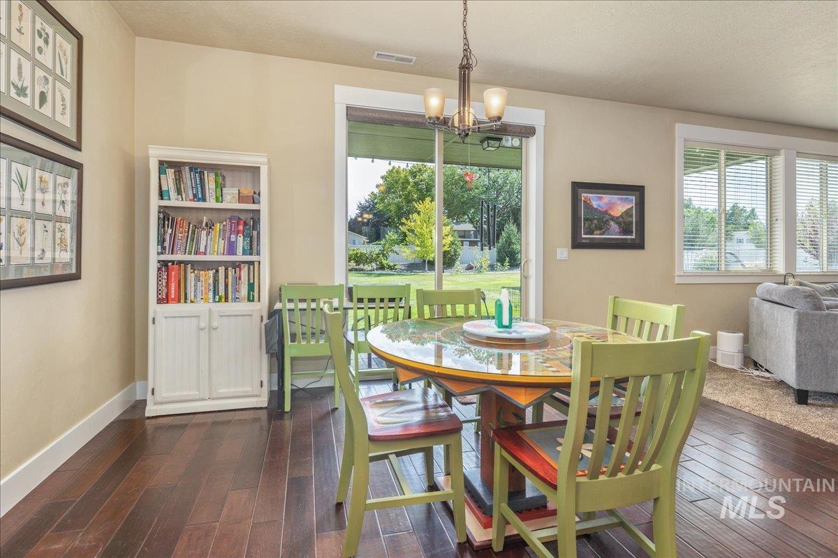 12621 S Carriage Hill Way, Nampa, Idaho 83686, 4 Bedrooms, 3.5 Bathrooms, Residential For Sale, Price $675,000, 98976190