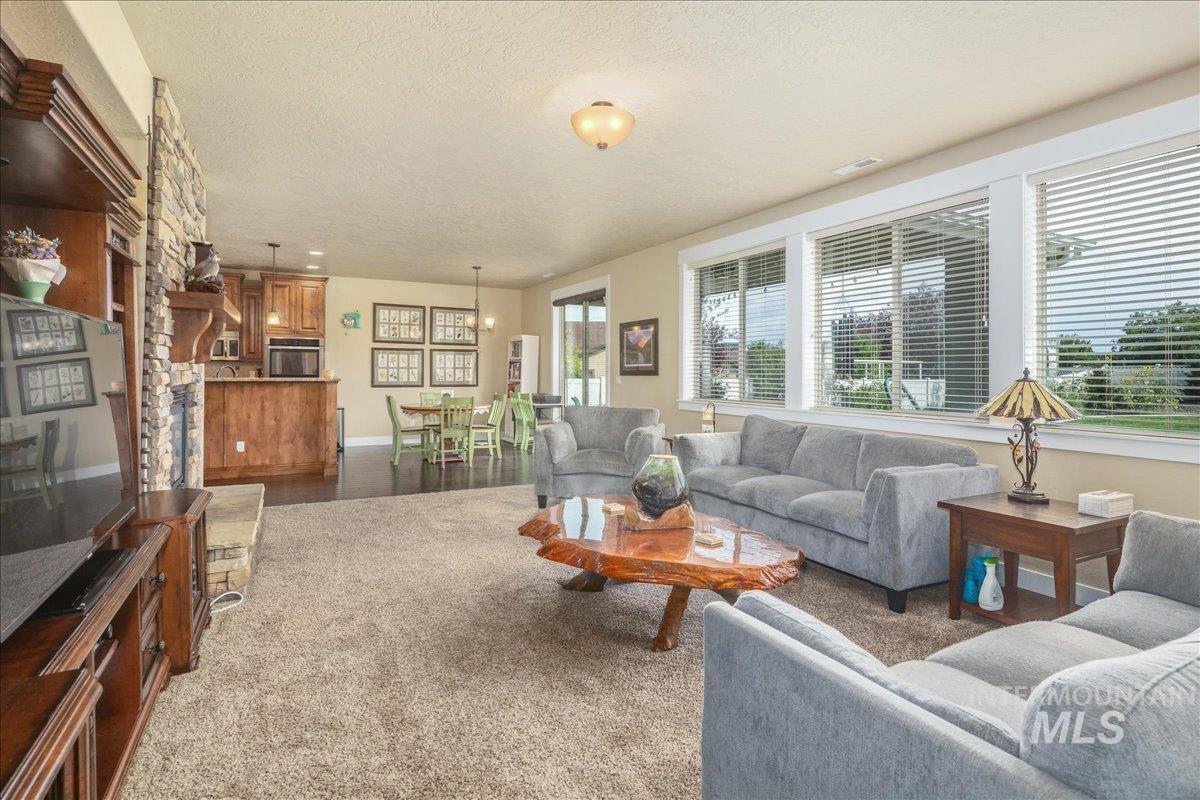 12621 S Carriage Hill Way, Nampa, Idaho 83686, 4 Bedrooms, 3.5 Bathrooms, Residential For Sale, Price $675,000, 98976190