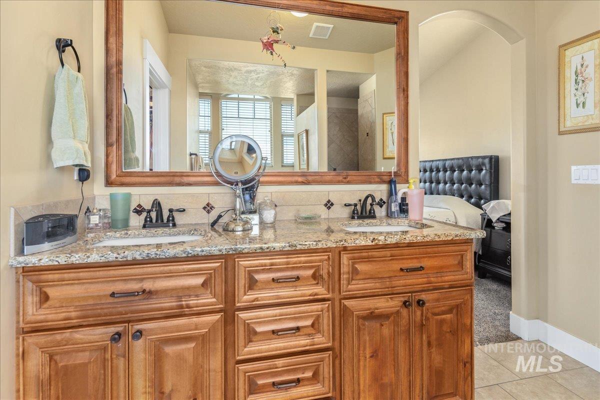 12621 S Carriage Hill Way, Nampa, Idaho 83686, 4 Bedrooms, 3.5 Bathrooms, Residential For Sale, Price $675,000, 98976190