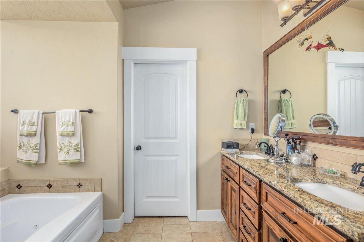 12621 S Carriage Hill Way, Nampa, Idaho 83686, 4 Bedrooms, 3.5 Bathrooms, Residential For Sale, Price $675,000, 98976190