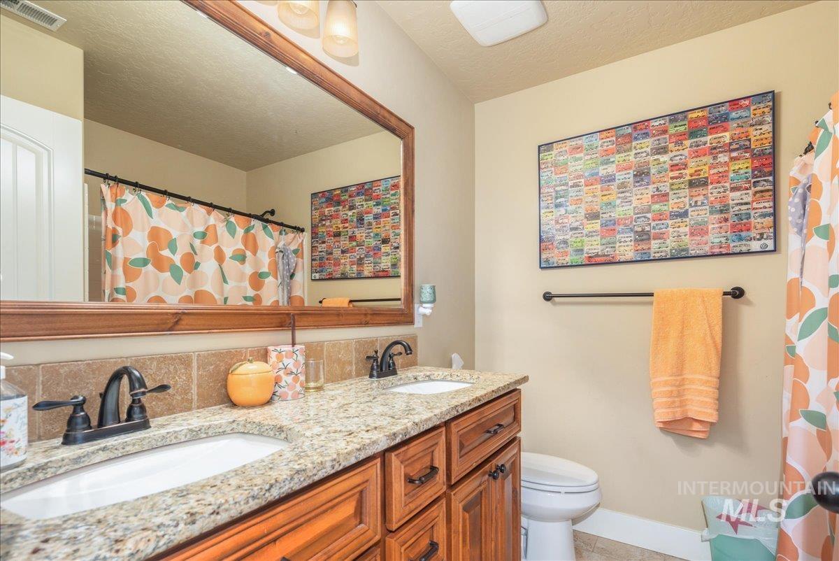 12621 S Carriage Hill Way, Nampa, Idaho 83686, 4 Bedrooms, 3.5 Bathrooms, Residential For Sale, Price $675,000, 98976190