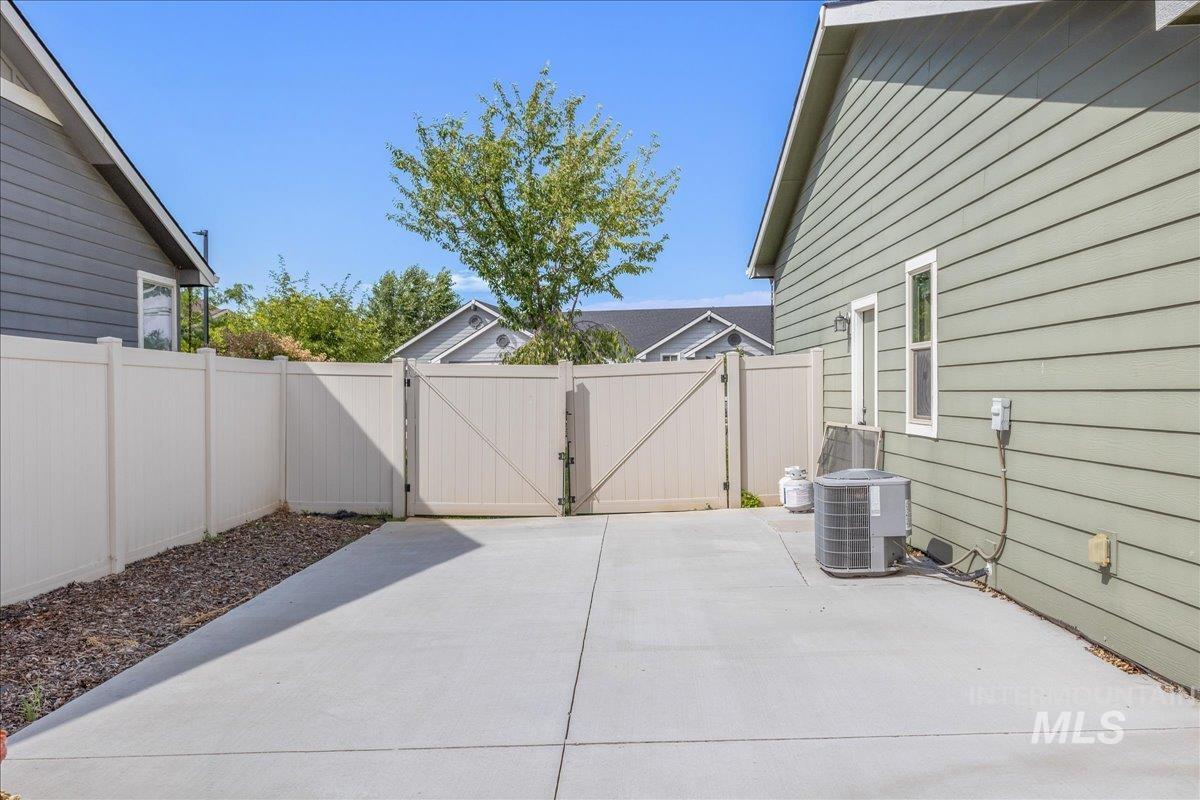 12621 S Carriage Hill Way, Nampa, Idaho 83686, 4 Bedrooms, 3.5 Bathrooms, Residential For Sale, Price $675,000, 98976190
