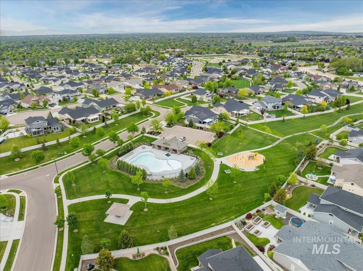 12621 S Carriage Hill Way, Nampa, Idaho 83686, 4 Bedrooms, 3.5 Bathrooms, Residential For Sale, Price $650,000, 98976190