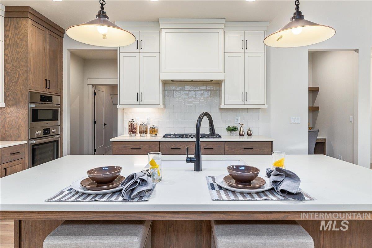 8320 W Meltwater Ln, Eagle, Idaho 83616, 3 Bedrooms, 2 Bathrooms, Residential For Sale, Price $565,000,MLS 98976193