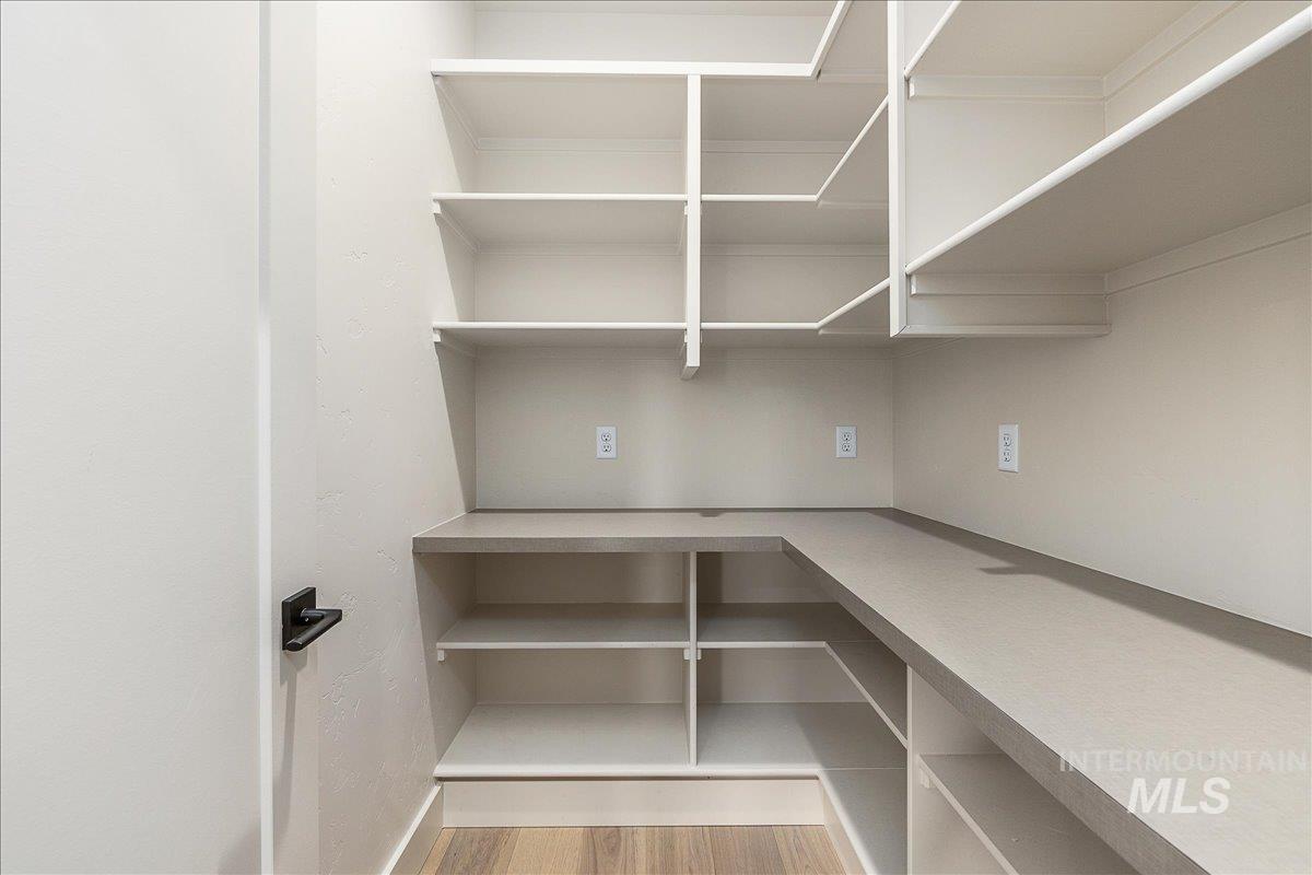 8320 W Meltwater Ln, Eagle, Idaho 83616, 3 Bedrooms, 2 Bathrooms, Residential For Sale, Price $565,000,MLS 98976193