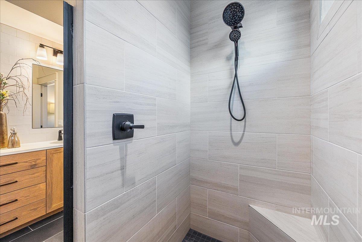 8320 W Meltwater Ln, Eagle, Idaho 83616, 3 Bedrooms, 2 Bathrooms, Residential For Sale, Price $565,000,MLS 98976193