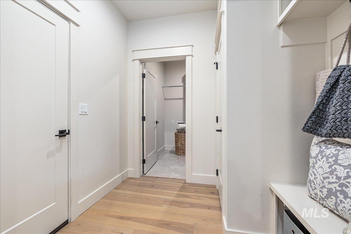 8320 W Meltwater Ln, Eagle, Idaho 83616, 3 Bedrooms, 2 Bathrooms, Residential For Sale, Price $565,000,MLS 98976193