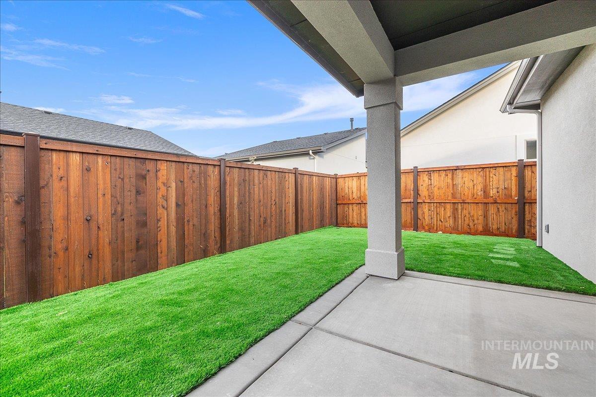 8320 W Meltwater Ln, Eagle, Idaho 83616, 3 Bedrooms, 2 Bathrooms, Residential For Sale, Price $565,000,MLS 98976193