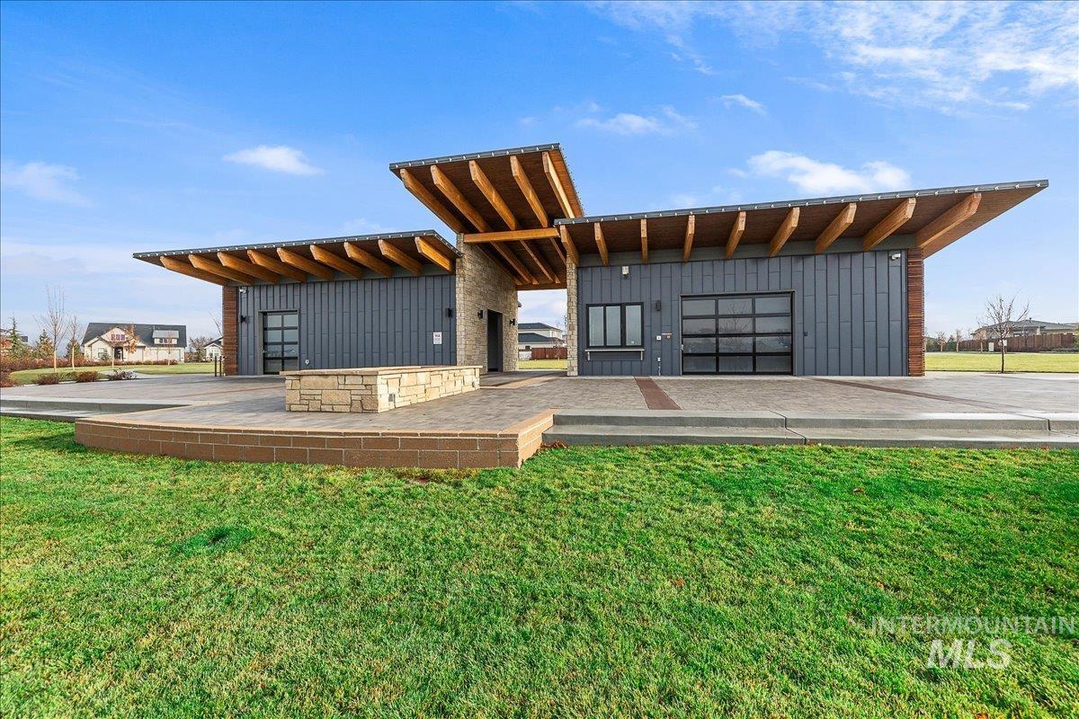 8320 W Meltwater Ln, Eagle, Idaho 83616, 3 Bedrooms, 2 Bathrooms, Residential For Sale, Price $565,000,MLS 98976193