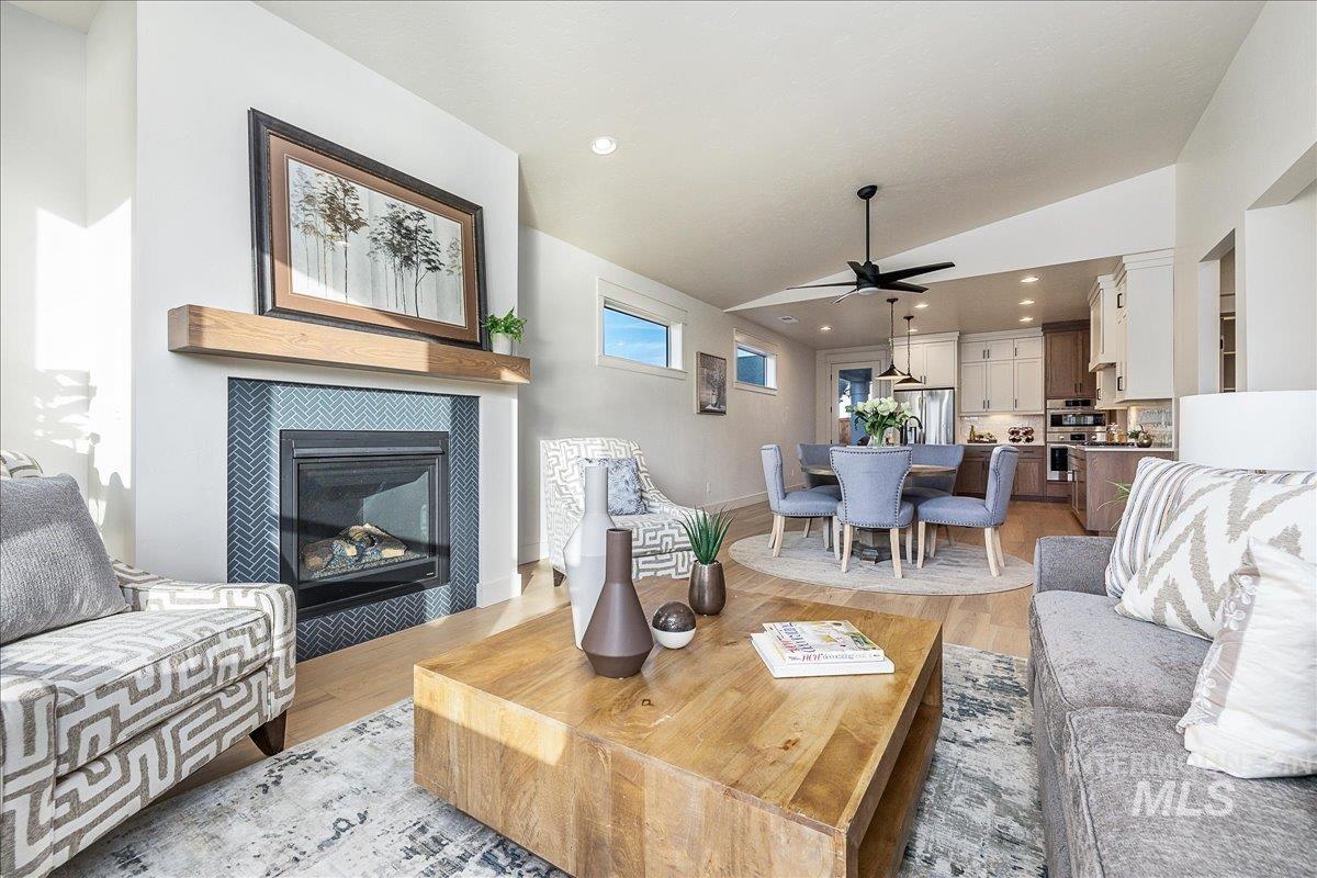 8320 W Meltwater Ln, Eagle, Idaho 83616, 3 Bedrooms, 2 Bathrooms, Residential For Sale, Price $565,000,MLS 98976193